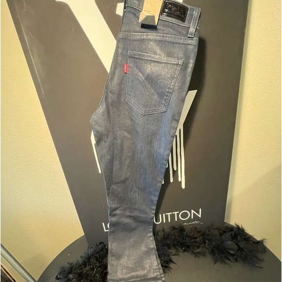 Flare Leg Levi’s - Picture 2 of 7